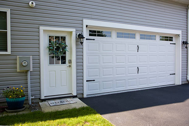 24/7 Emergency Garage Door Panel Replacement experts in Clermont, GA